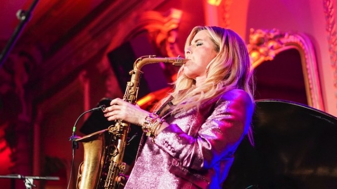 Candy Dulfer (vrijdagavond) support: dj Papa Joe  (UITVERKOCHT)